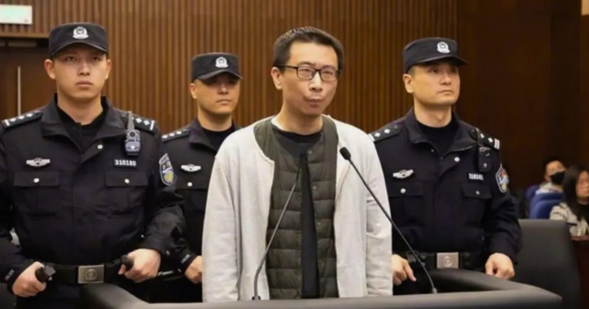 Xu Yao recebendo a senteça.